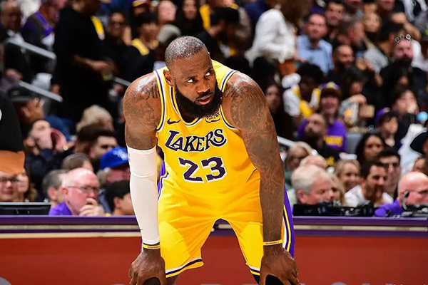 NBA休赛期动态：<a href=/lanqiu_zbo/lakers/ target=_blank class=infotextkey>湖人</a>伤病、勇士签约与<a href=/lanqiu_zbo/76ers/ target=_blank class=infotextkey>76人</a>合同进展