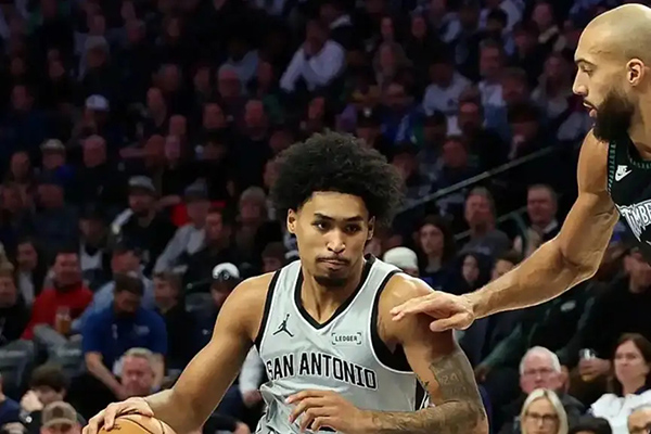 无亚马马刺遇<a href=/lanqiu_zbo/timberwolves/ target=_blank class=infotextkey>森林狼</a>:后卫拼劲难敌双塔觉醒