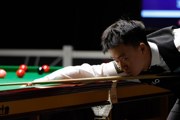 江俊火力全开！4-0横扫霍金斯，中国00后制造最大冷门