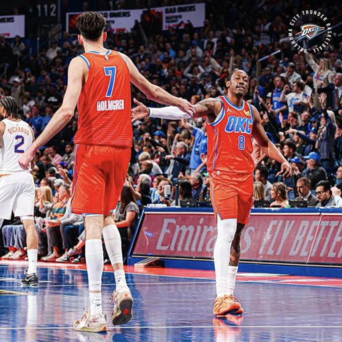 雷霆49分血洗<a href=/lanqiu_zbo/suns/ target=_blank class=infotextkey>太阳</a>+手握多签，霍姆格伦成顶级内线